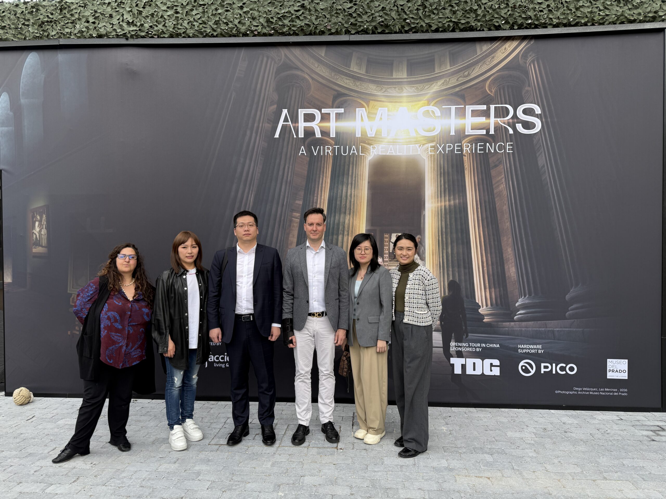 Imagen de la experiencia ART MASTERS patrocinada por TDG Holding Co. en el Museo del Prado, mostrando una escena de la realidad virtual con una de las obras maestras de la colección.